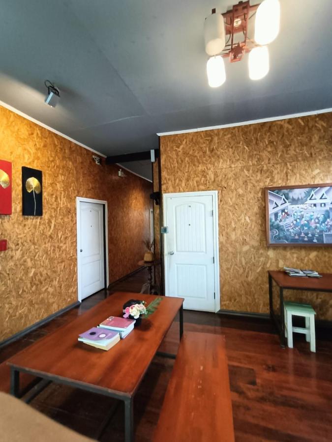 Aenguy Hostel 素可泰 外观 照片